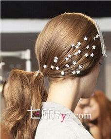 四款韩国甜美发饰发型推荐，甩掉路人味升级街头潮人，美发饰品销售攻略